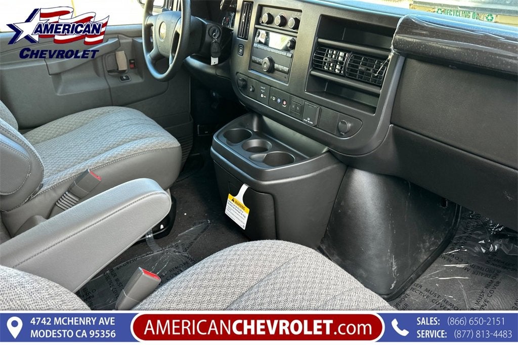 2025 Chevrolet Express Passenger 3500 1LT