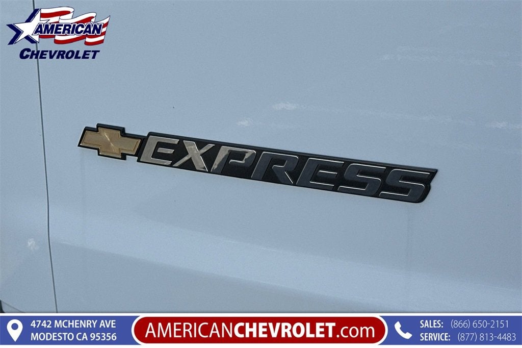 2025 Chevrolet Express Passenger 3500 1LT