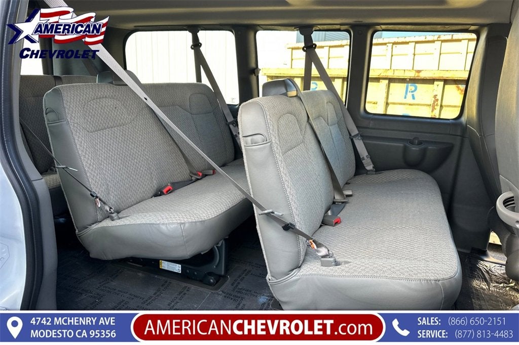 2025 Chevrolet Express Passenger 3500 1LT