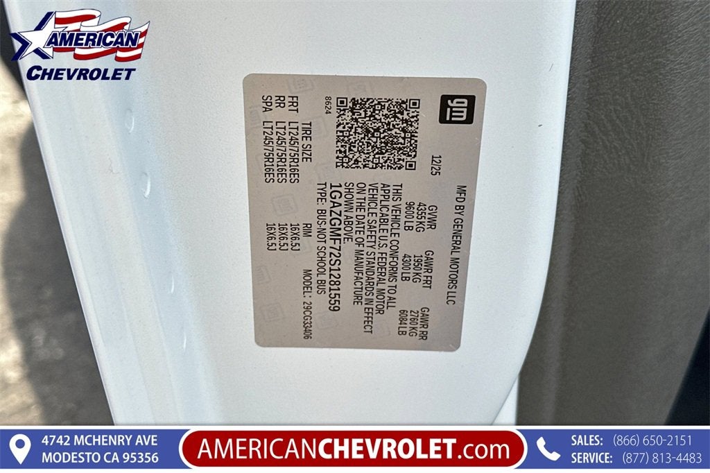 2025 Chevrolet Express Passenger 3500 1LT