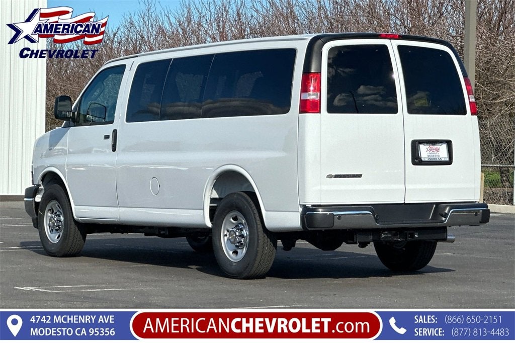2025 Chevrolet Express Passenger 3500 1LT