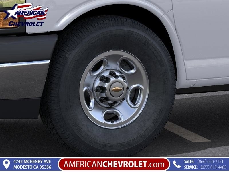 2025 Chevrolet Express Cargo WT