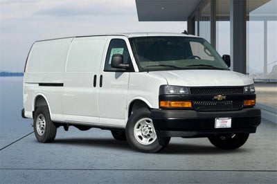 2025 Chevrolet Express Cargo 3500 WT