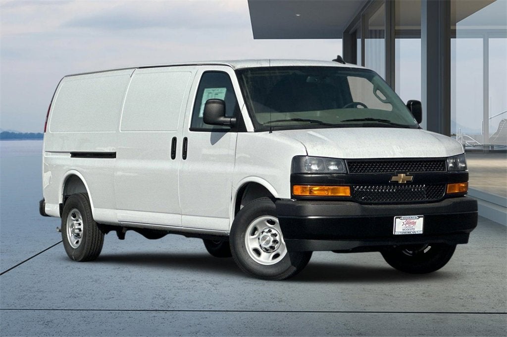 2025 Chevrolet Express Cargo 3500 WT