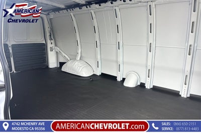2025 Chevrolet Express Cargo 3500 WT