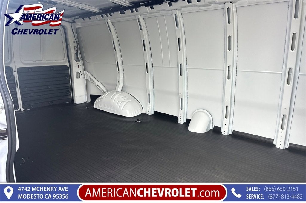 2025 Chevrolet Express Cargo 3500 WT