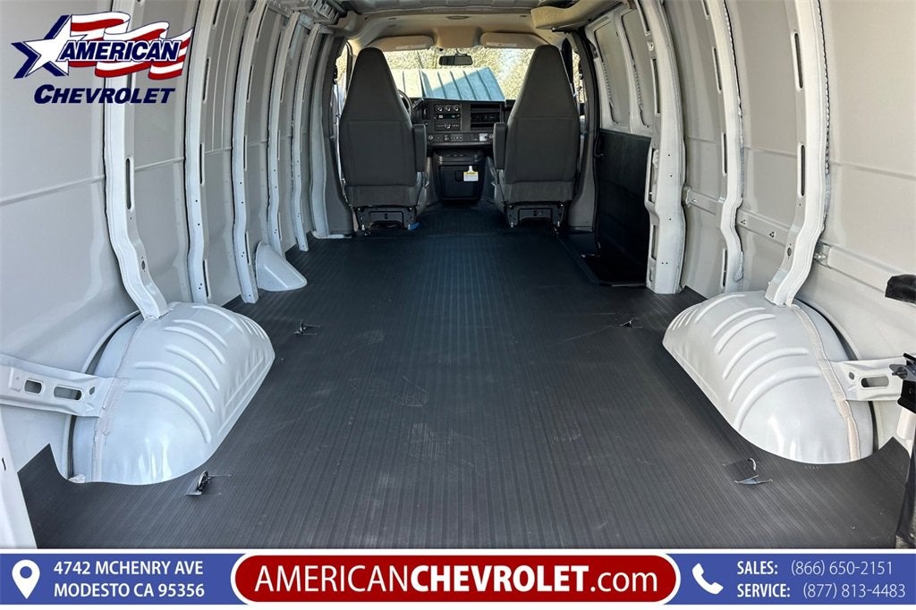 2025 Chevrolet Express Cargo 3500 WT