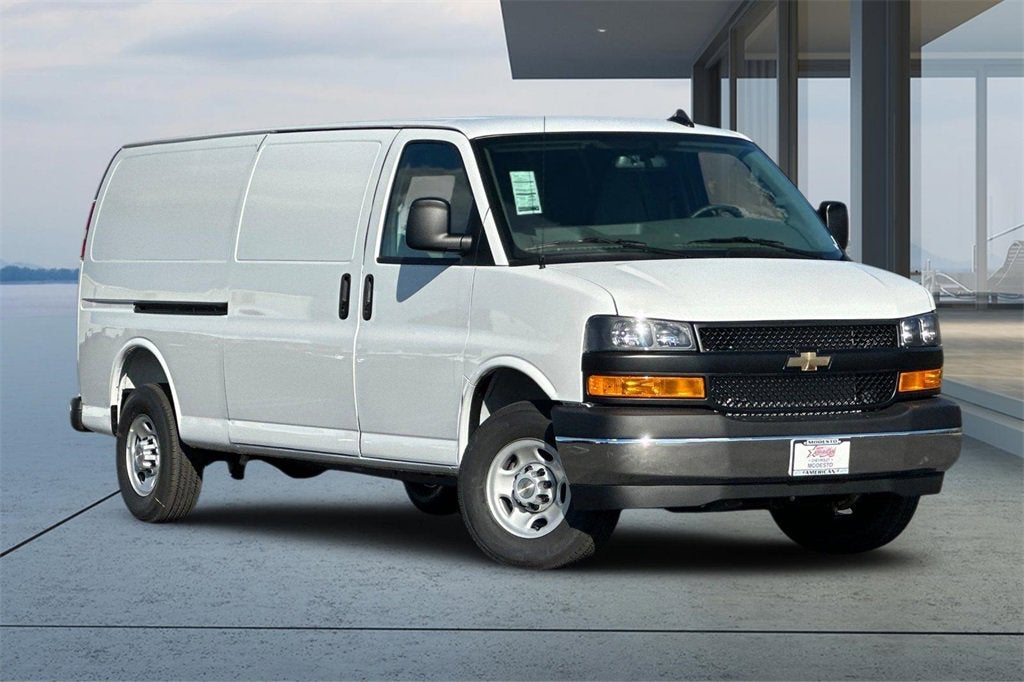2025 Chevrolet Express Cargo 3500 WT