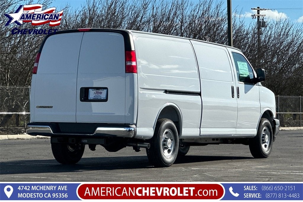 2025 Chevrolet Express Cargo 3500 WT