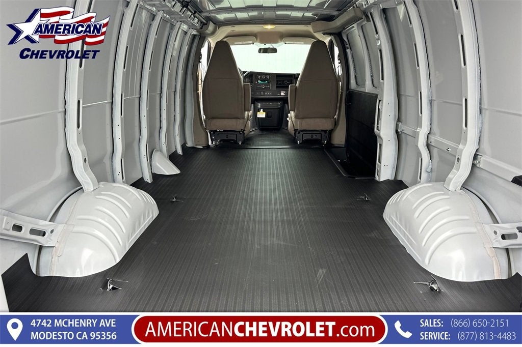 2025 Chevrolet Express Cargo 3500 WT