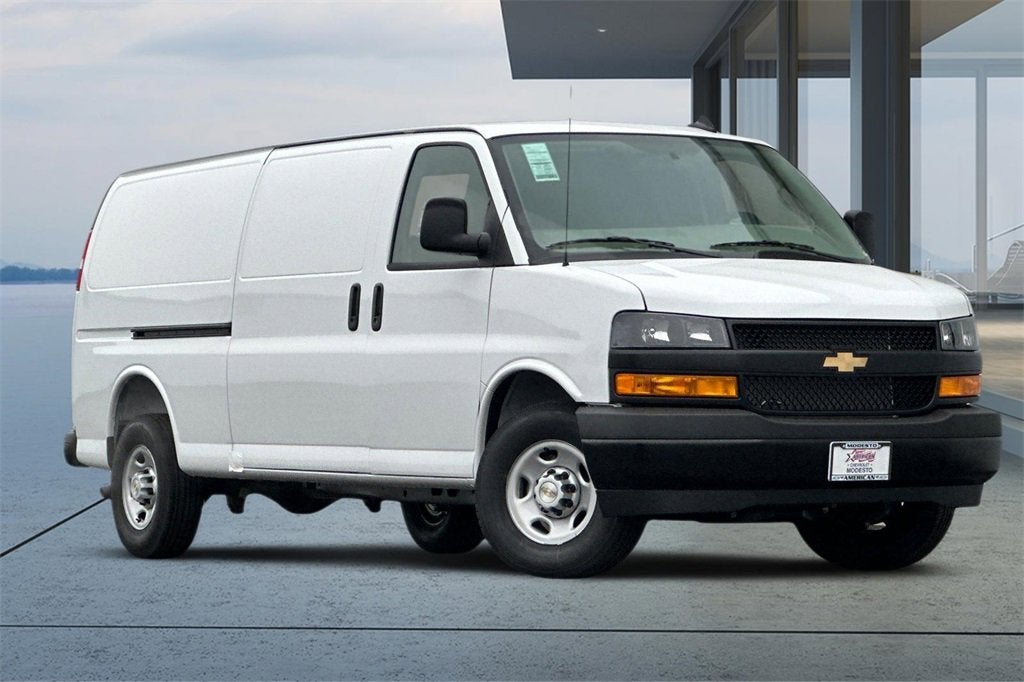 2025 Chevrolet Express Cargo 3500 WT