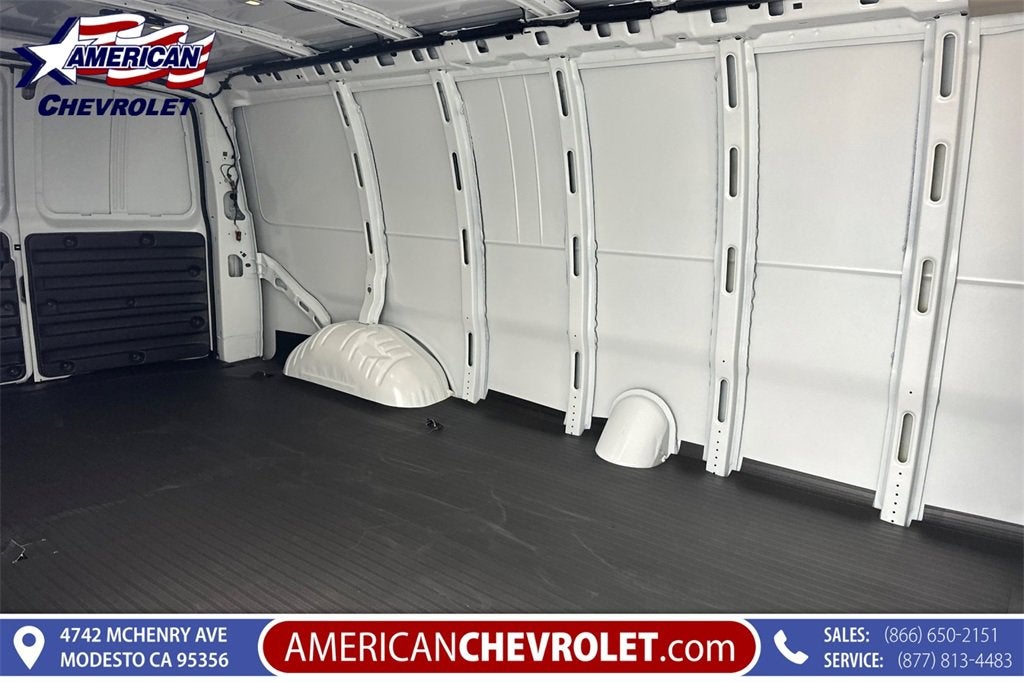 2025 Chevrolet Express Cargo 3500 WT