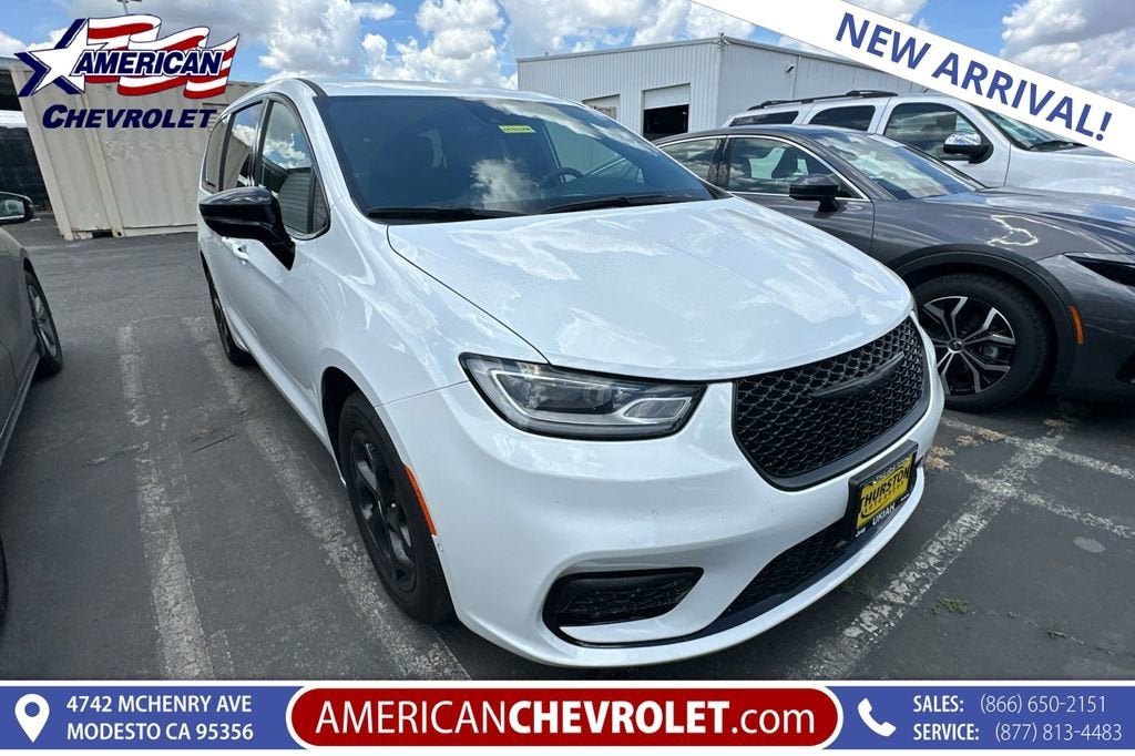 2024 Chrysler Pacifica Hybrid S Appearance Pkg