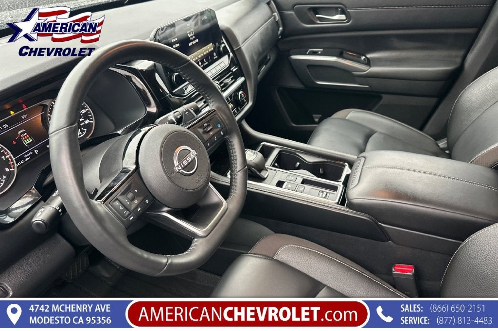 2024 Nissan Pathfinder SL
