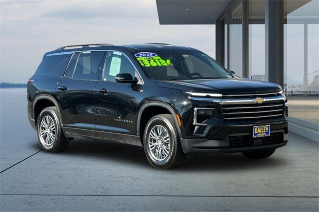 2025 Chevrolet Traverse LT