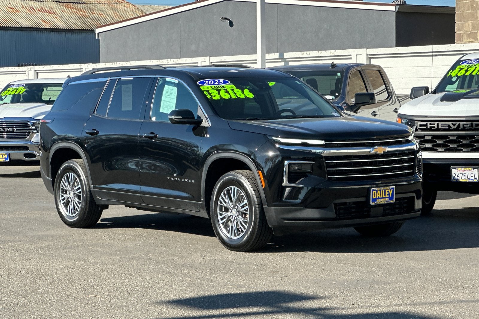 2025 Chevrolet Traverse LT