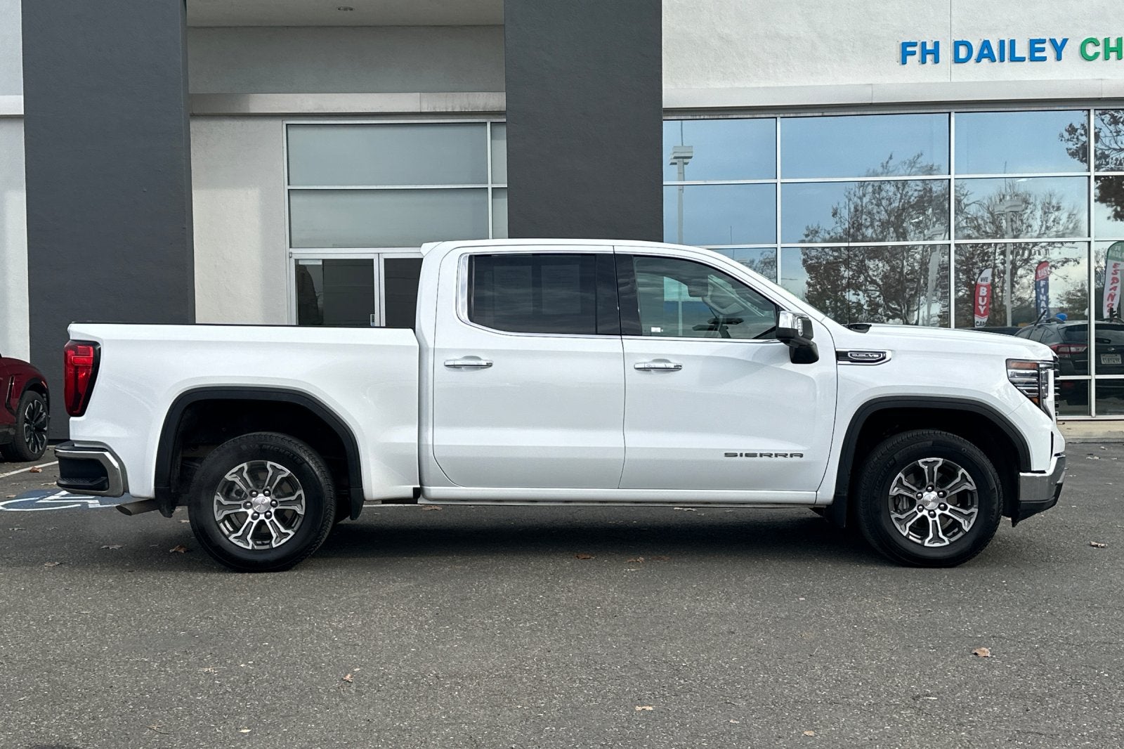 2025 GMC Sierra 1500 SLT