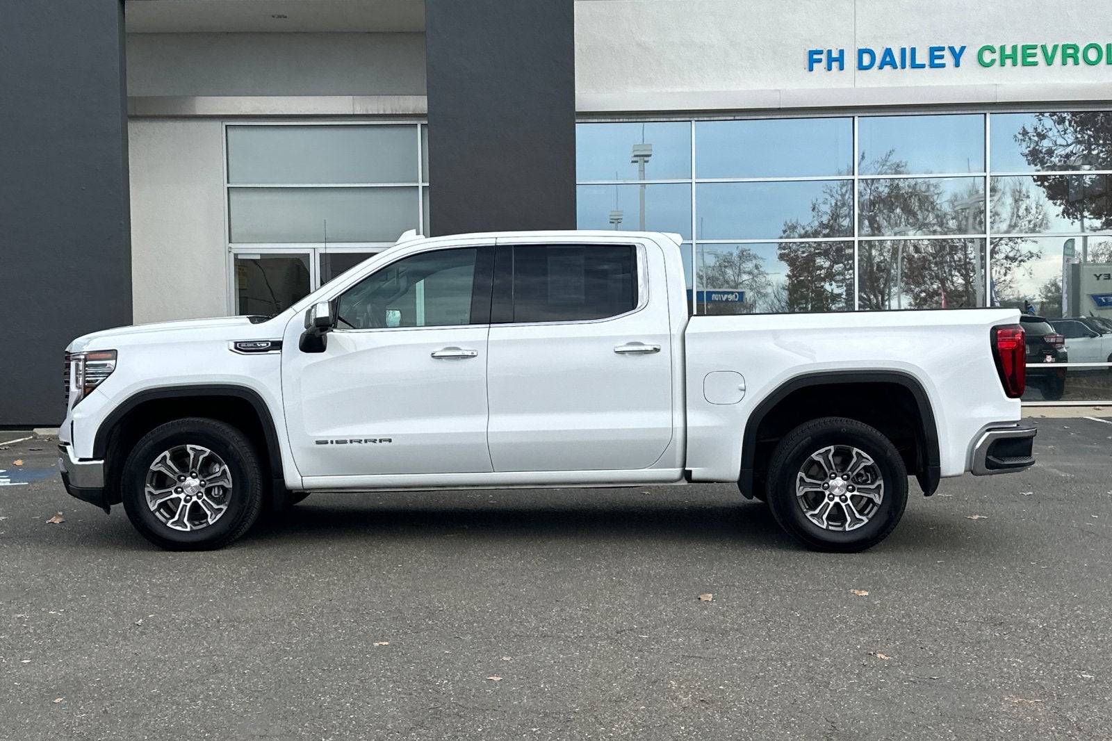 2025 GMC Sierra 1500 SLT