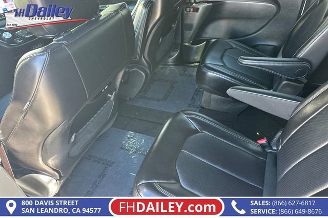 2025 Chrysler Pacifica Select