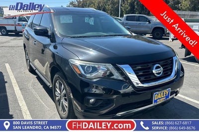 2020 Nissan Pathfinder SV