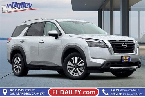 2025 Nissan Pathfinder SL