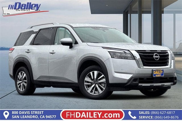 2025 Nissan Pathfinder SL