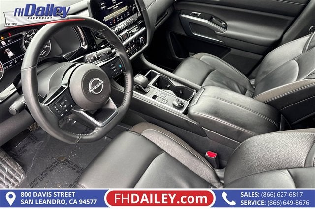 2025 Nissan Pathfinder SL