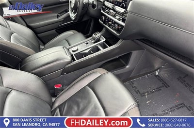 2025 Nissan Pathfinder SL