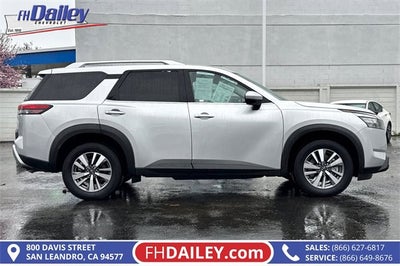 2025 Nissan Pathfinder SL