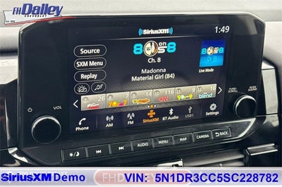 2025 Nissan Pathfinder SL