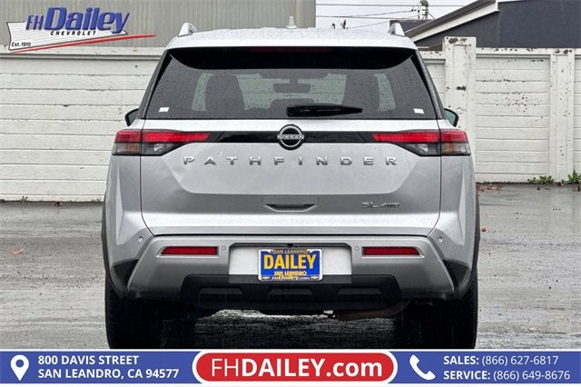 2025 Nissan Pathfinder SL