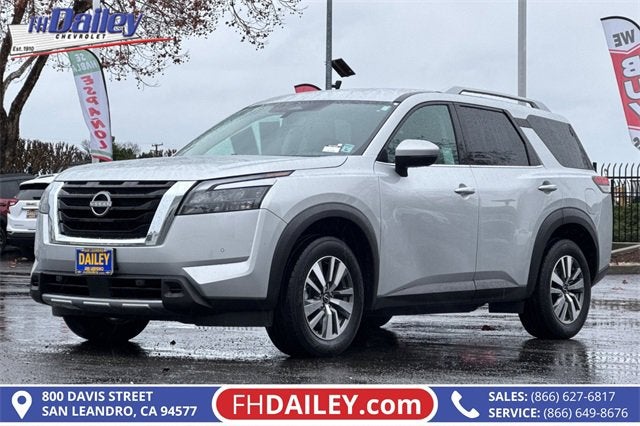 2025 Nissan Pathfinder SL