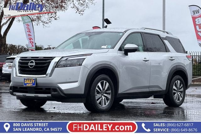 2025 Nissan Pathfinder SL