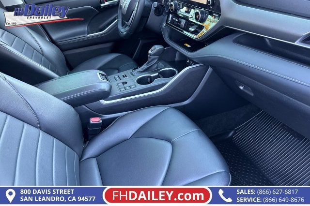 2024 Toyota Highlander LE