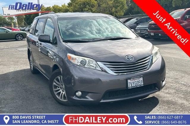 2017 Toyota Sienna XLE Auto Access Seat