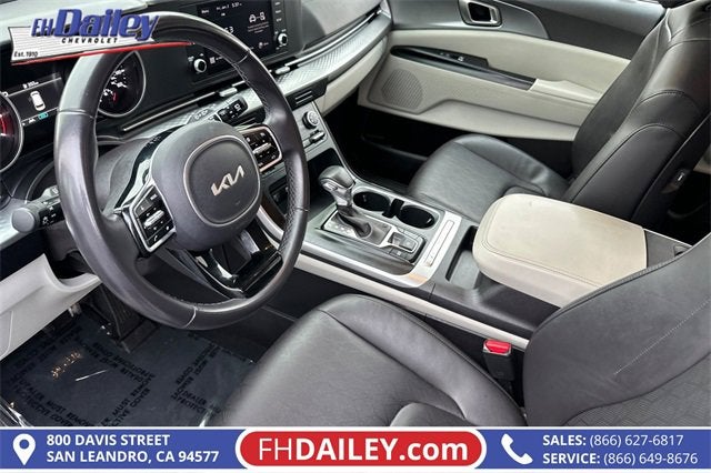 2024 Kia Carnival LX