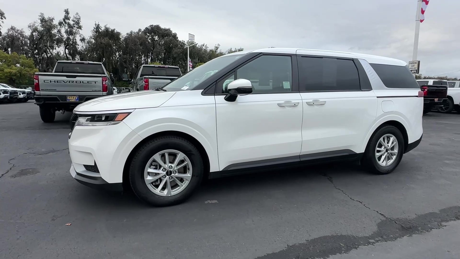 2024 Kia Carnival LX