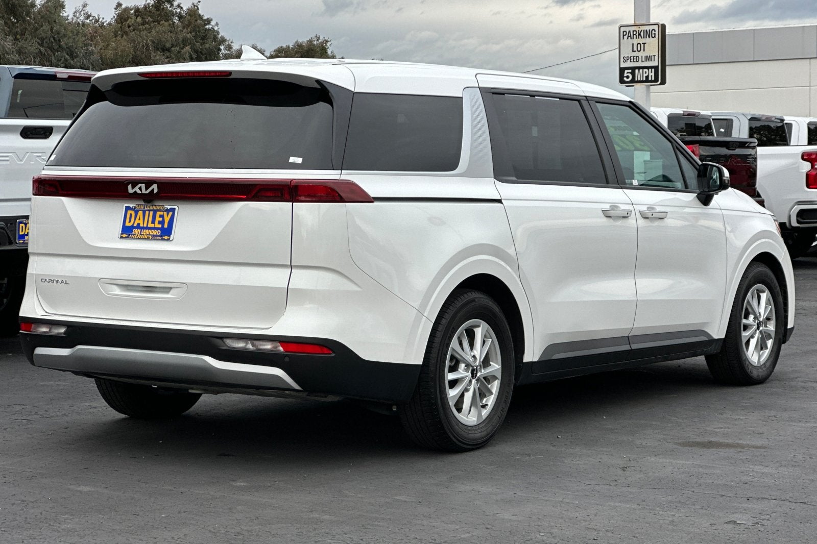 2024 Kia Carnival LX