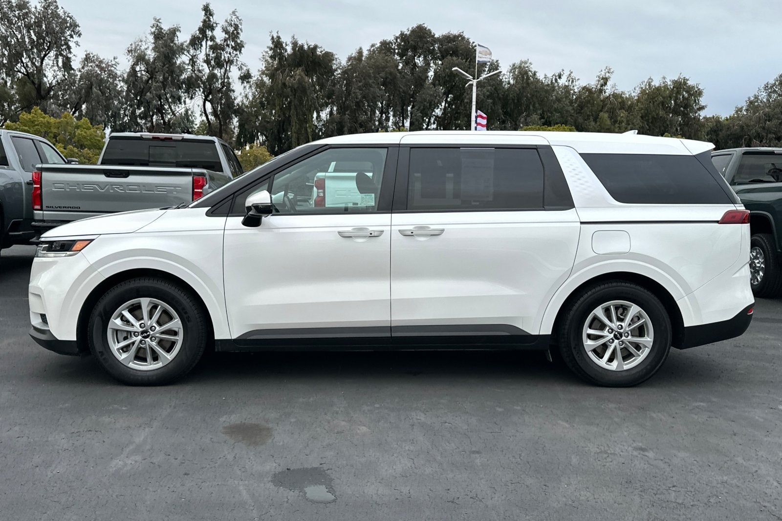 2024 Kia Carnival LX